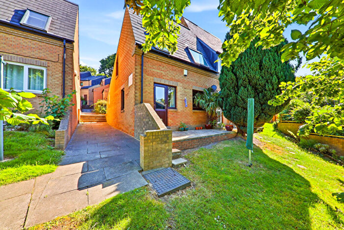 2 Bedroom Terraced House For Sale In Greenwood Mount, Leeds, LS6