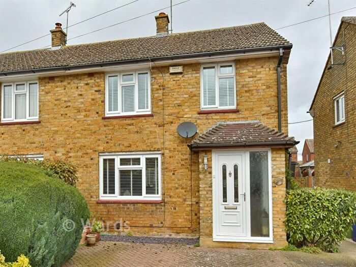 3 Bedroom Semi Detached House For Sale In Dean Road, Sittingbourne, Kent, ME10