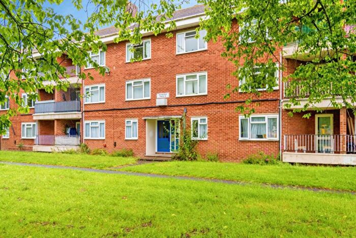 2 Bedroom Flat For Sale In Evenlode Road, Southampton, Hampshire, SO16