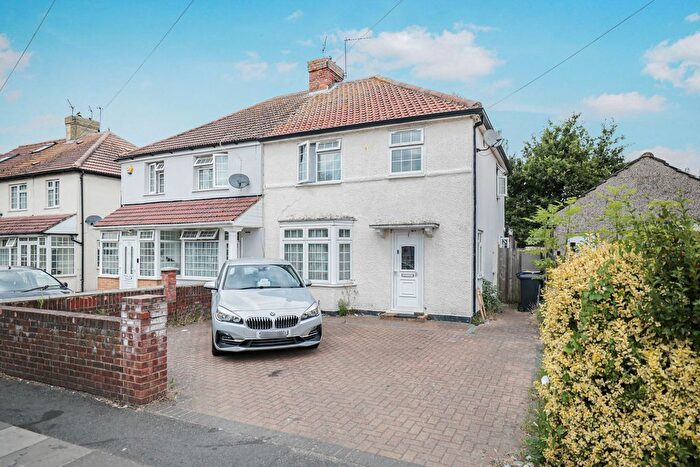3 Bedroom Semi-Detached House For Sale In Carlyle Avenue, Southall, UB1