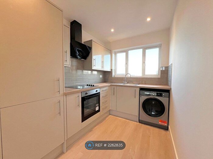1 Bedroom Flat To Rent In Manor Road, Chigwell, IG7
