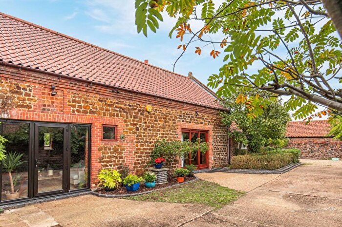 4 Bedroom Barn Conversion For Sale In North Wootton, PE30