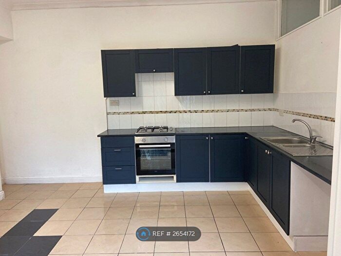 2 Bedroom Flat To Rent In Uplands Tce, Swansea, SA6