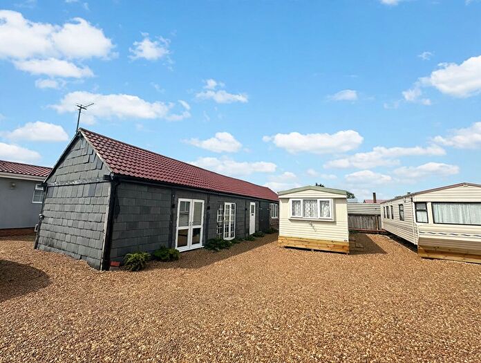 3 Bedroom Detached Bungalow To Rent In The Paddocks, Bentley, GU10