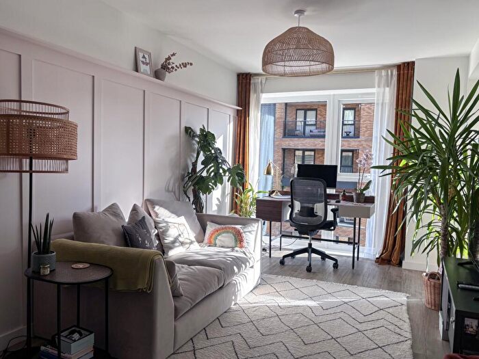 1 Bedroom Flat For Sale In Bowen Drive, Greenwich, London, SE7