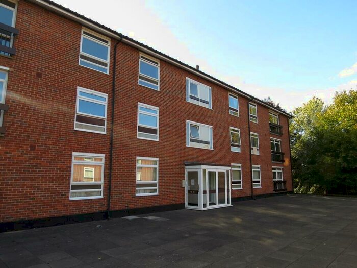 2 Bedroom Apartment To Rent In Maresfield, Croydon, Surrey, CR0