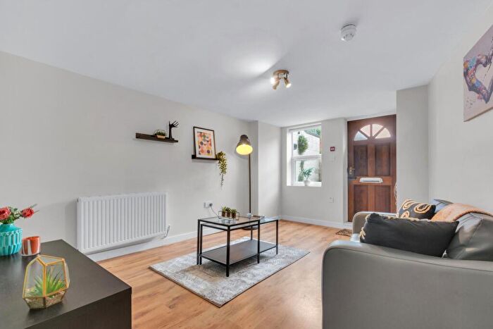 1 Bedroom House To Rent In Brudenell Avenue, Leeds, LS6