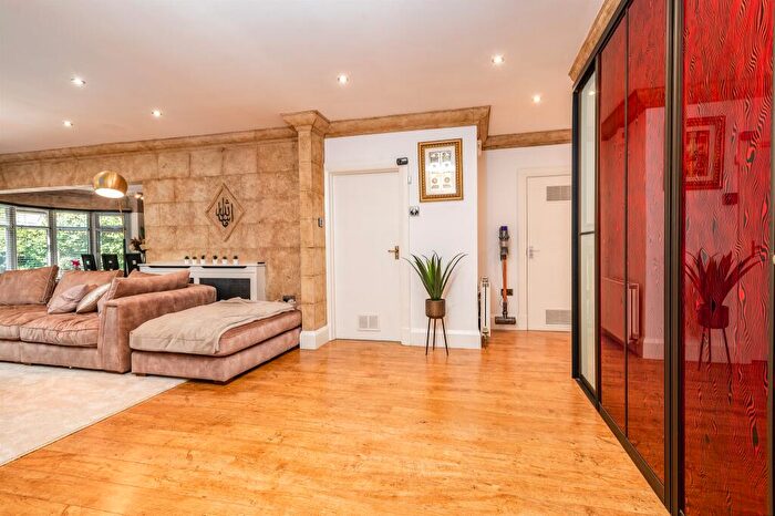 7 Bedroom Detached House For Sale In Broadway, Peterborough, PE1