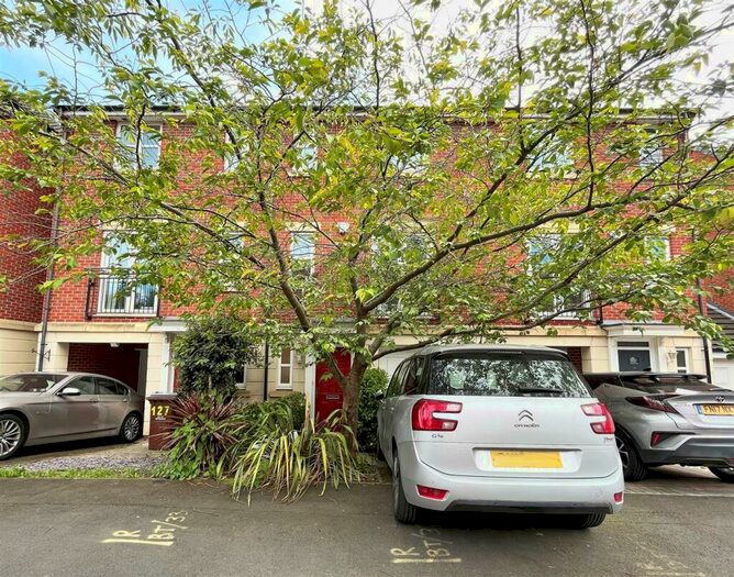 3 Bedroom Town House To Rent In Kelham Drive, Sherwood, Nottingham, NG5