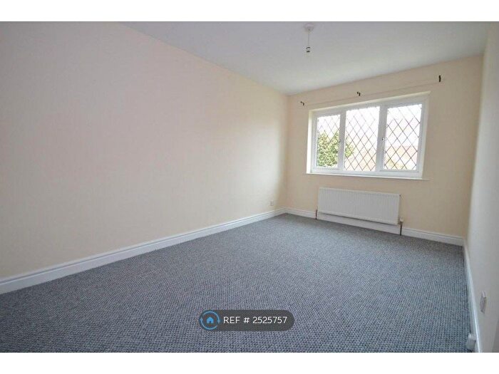 2 Bedroom Semi-Detached House To Rent In Thirlmere Close, Leeds, LS11