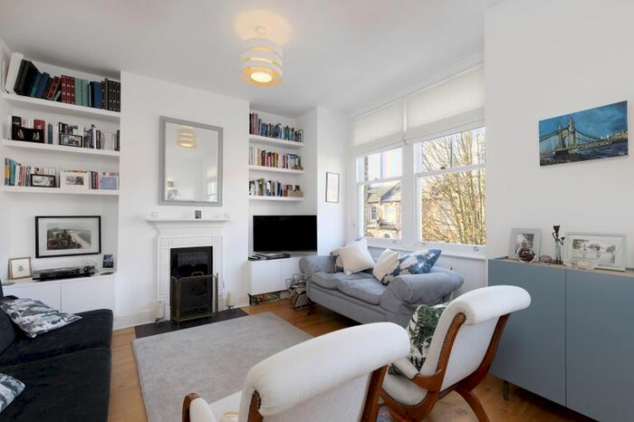 2 Bedroom Maisonette To Rent In Aylmer Road, London, W12