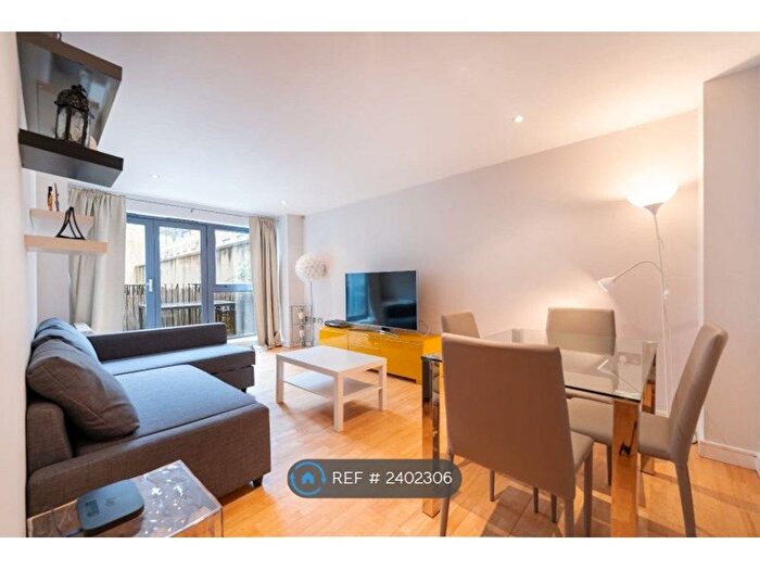 2 Bedroom Flat To Rent In William Road, London, NW1