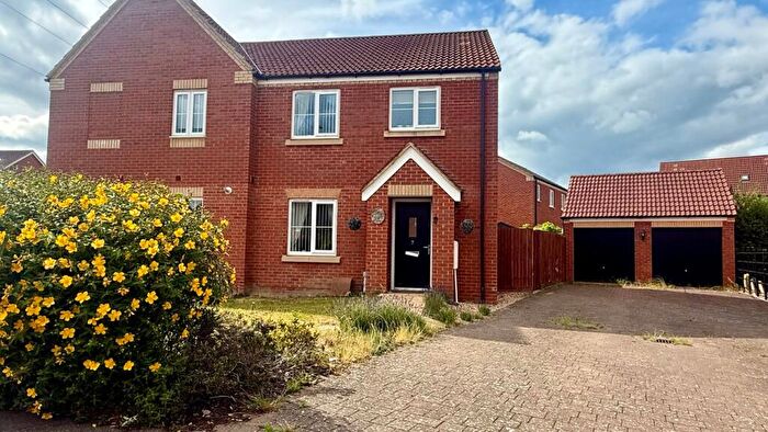3 Bedroom Semi-Detached House For Sale In Newmarket Avenue, Bourne, PE10