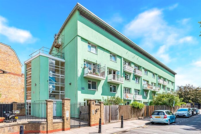 1 Bedroom Maisonette For Sale In Apollo House, St. Jude's Road, London, E2