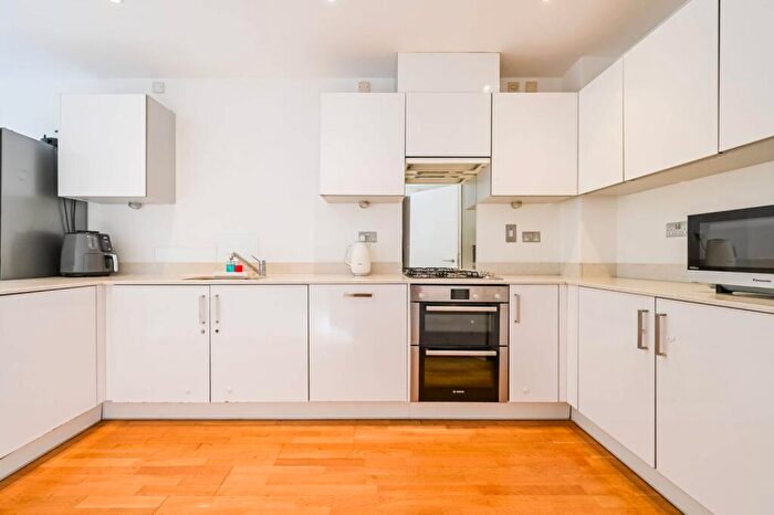 4 Bedroom Maisonette To Rent In Duckett Street, , Tower Hamlets, London, E1