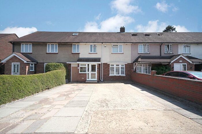 3 Bedroom Terraced House For Sale In Friars Way, Luton, Bedfordshire, LU1