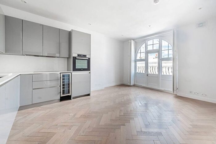 2 Bedroom Flat To Rent In Fawcett Street, Chelsea, London, SW10