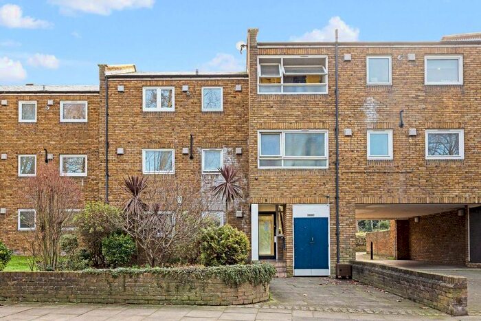 1 Bedroom Flat To Rent In Nantes Close, London, SW18