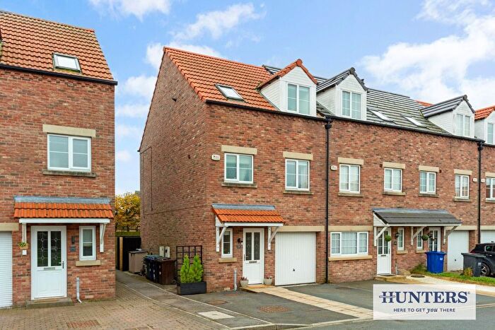 4 Bedroom Town House For Sale In Badgers Way, Cliffe, Selby, YO8