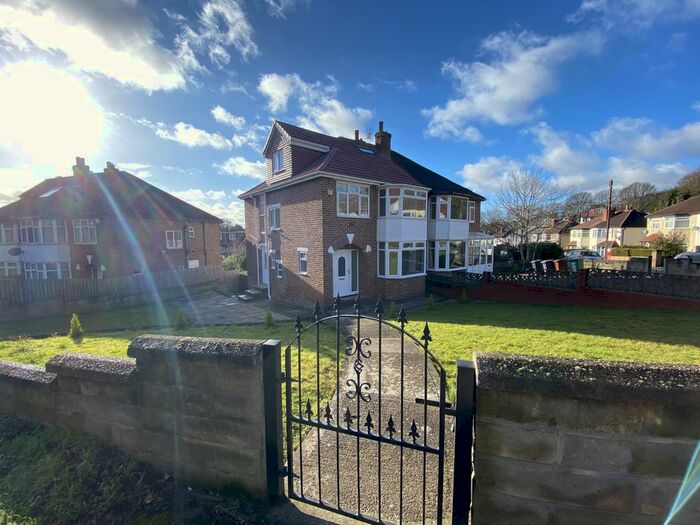 4 Bedroom Semi-Detached House To Rent In Gledhow Wood Road, Leeds, West Yorkshire, LS8