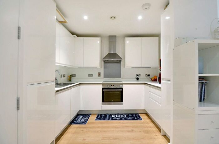 1 Bedroom Flat For Sale In New Mill Road, London, SW11