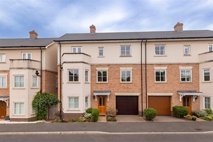 5 Bedroom Semi-Detached House For Sale In Buckingham Road, Epping, CM16