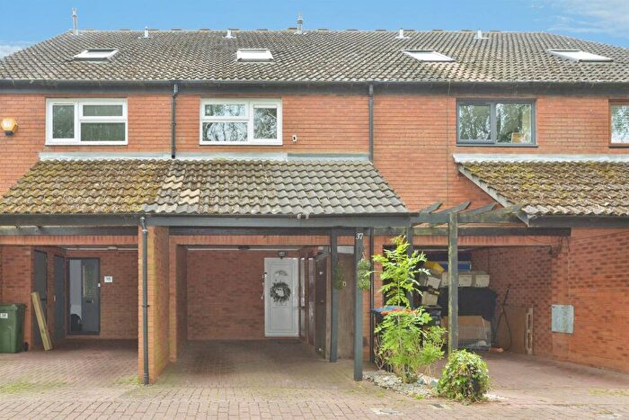 3 Bedroom Semi-Detached House For Sale In Magdalen Close, Stony Stratford, Milton Keynes, MK11