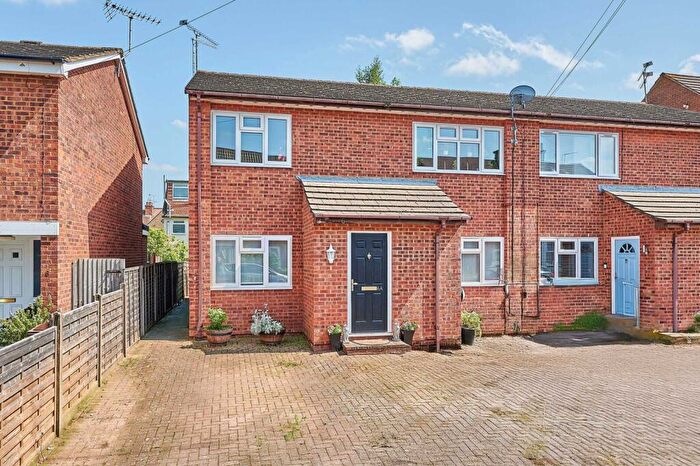 2 Bedroom Apartment For Sale In Beresford Road, St. Albans, Hertfordshire, AL1