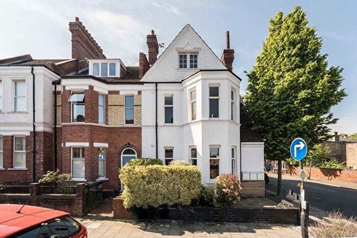 2 Bedroom Flat For Sale In Amesbury Avenue, Streatham Hill, SW2