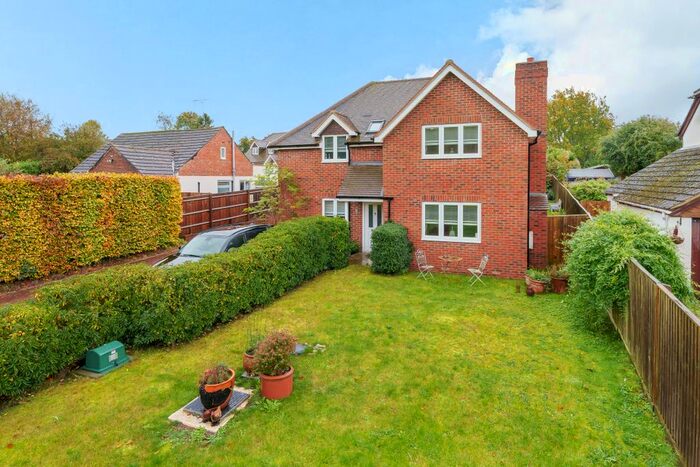 4 Bedroom Detached House For Sale In Winchester Road, Alresford, SO24