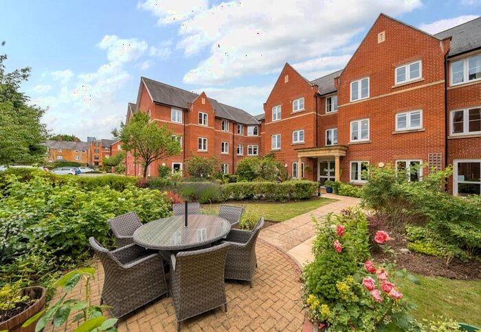 1 Bedroom Flat To Rent In Foxhall Court, School Lane, Banbury, OX16