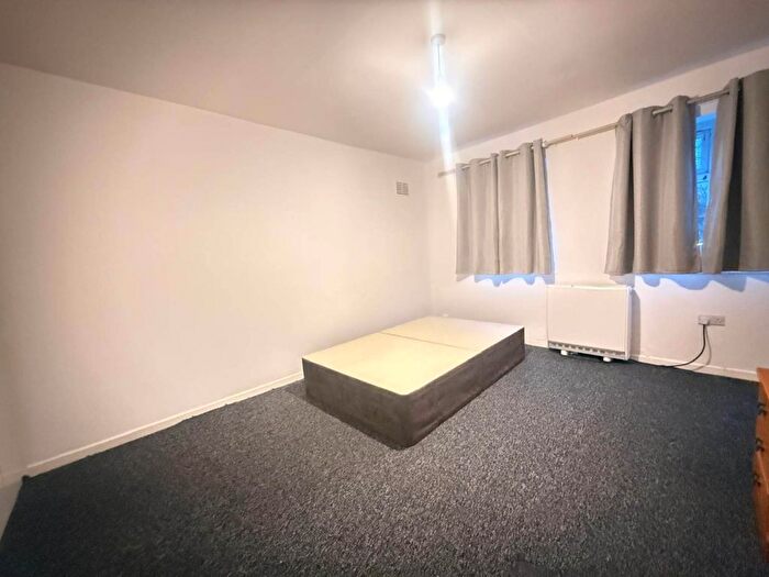 3 Bedroom Flat To Rent In Pinn Close, Uxbridge, UB8