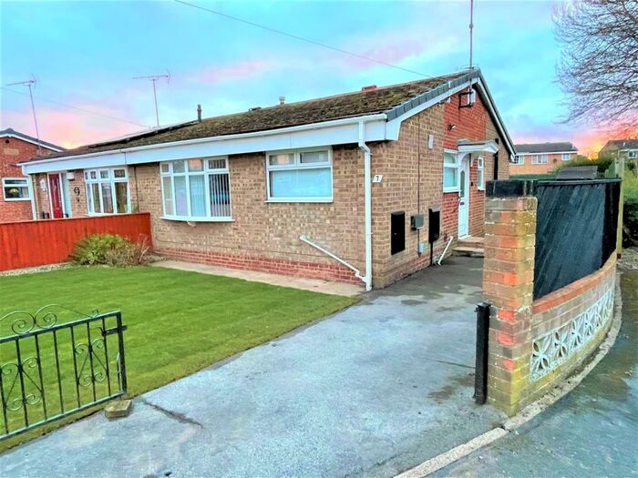2 Bedroom Semi-Detached Bungalow To Rent In Alloa Close, Hull, HU6