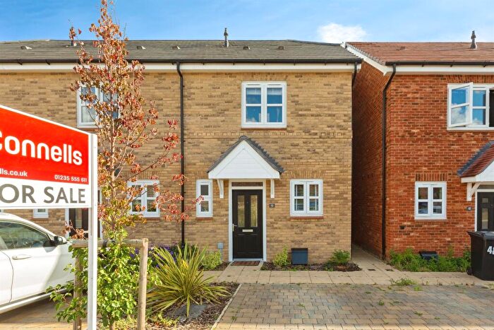 2 Bedroom Semi-Detached House For Sale In Empress Drive, Wallingford, OX10