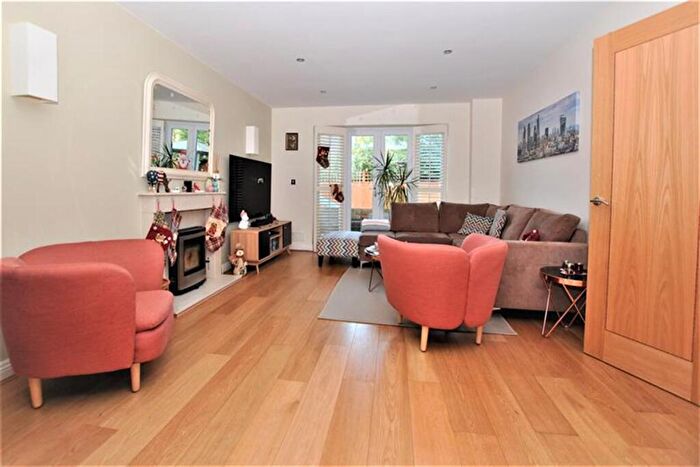 5 Bedroom Detached House To Rent In Jefferson Close, Emmer Green, Reading, RG4