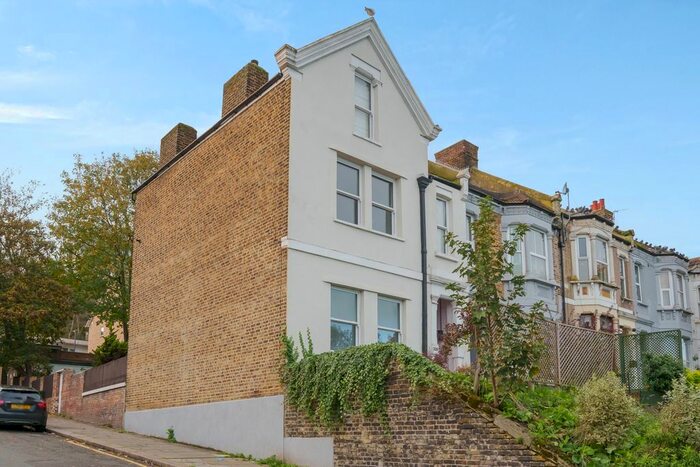 2 Bedroom Flat To Rent In Plumstead High Street, London, SE18