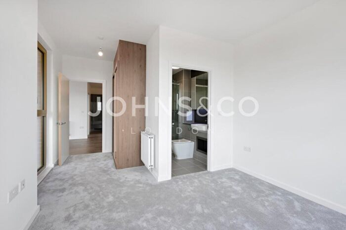 2 Bedroom Apartment To Rent In Vista Heights, Bermondsey Heights, London, SE15