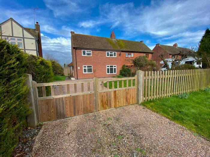 3 Bedroom Semi-Detached House For Sale In Townsends Close, Burton Hastings, CV11