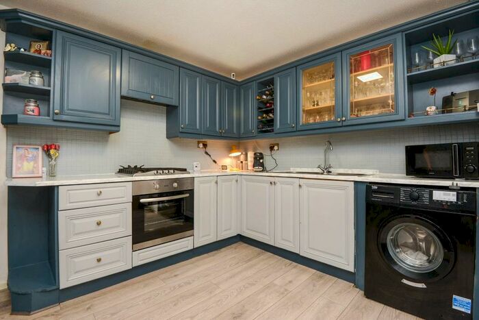 2 Bedroom House To Rent In Arnford Close, Bradford, BD3