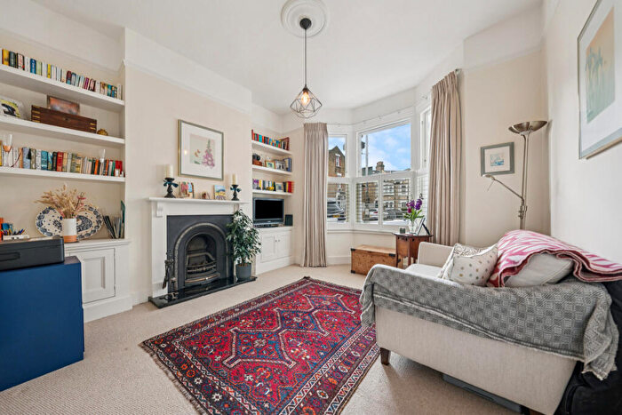 1 Bedroom Flat For Sale In Thirsk Road, London, SW11