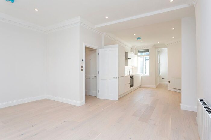 1 Bedroom Flat To Rent In Berwick Street, Soho, W1F