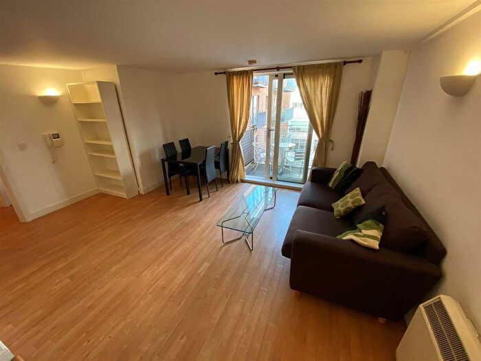 2 Bedroom Flat To Rent In Building, Whitworth Street, Manchester, M1