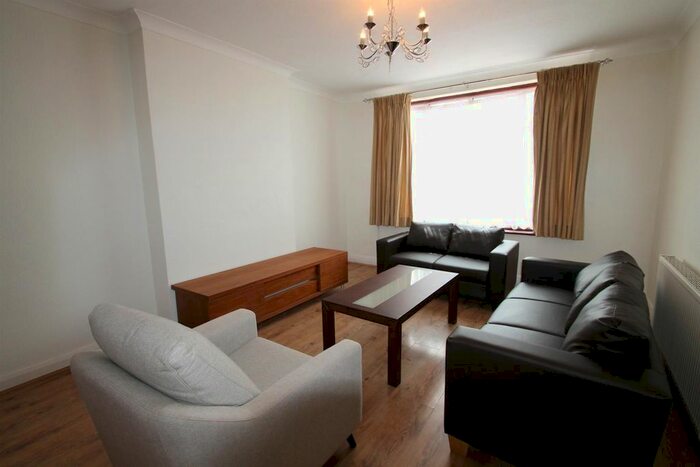 3 Bedroom Semi-Detached House To Rent In Nethercourt Avenue, London, N3