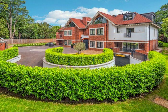 3 Bedroom Flat To Rent In Penn Road, Beaconsfield, Buckinghamshire, HP9