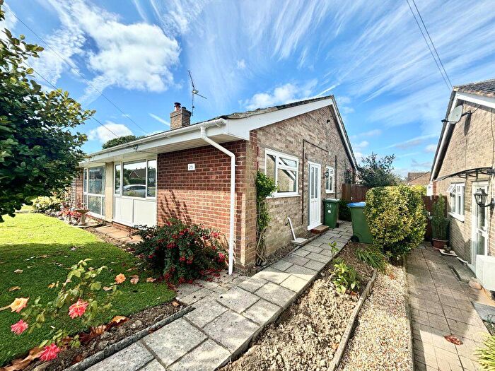 2 Bedroom Bungalow To Rent In Greenfields Way, RH12