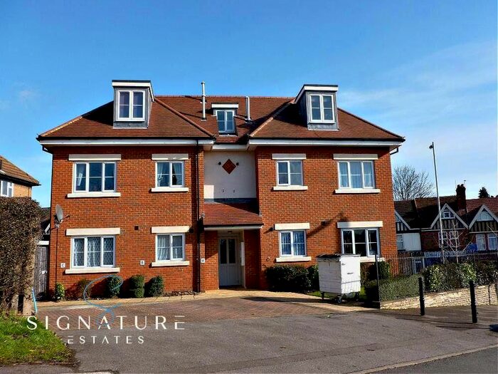 2 Bedroom Flat To Rent In St. Albans Road, Watford, WD24