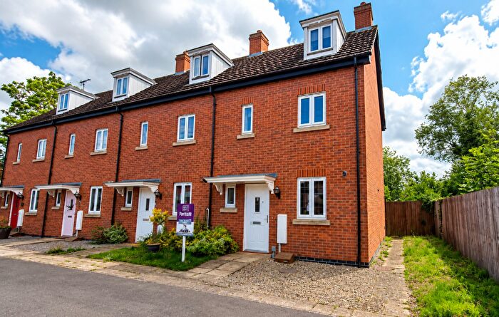 3 Bedroom Town House For Sale In Windle Drive, Bourne, PE10
