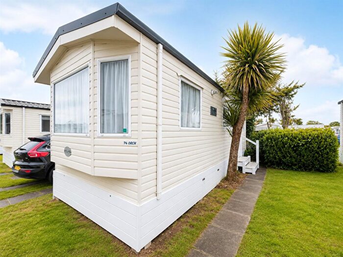 2 Bedroom Mobile/park Home For Sale In Monkton Street, Monkton, Ramsgate, CT12