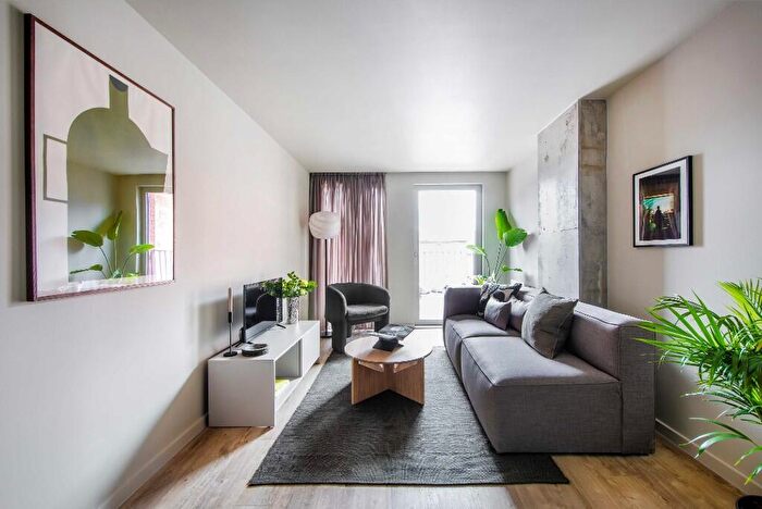 3 Bedroom Apartment To Rent In Addington Street, Manchester, Greater Manchester, M4