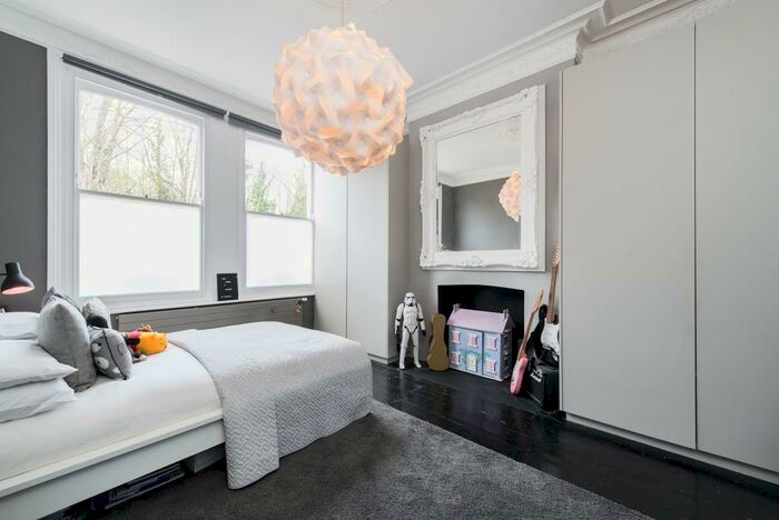 3 Bedroom Apartment To Rent In Croxted Road, West Dulwich, London, SE21